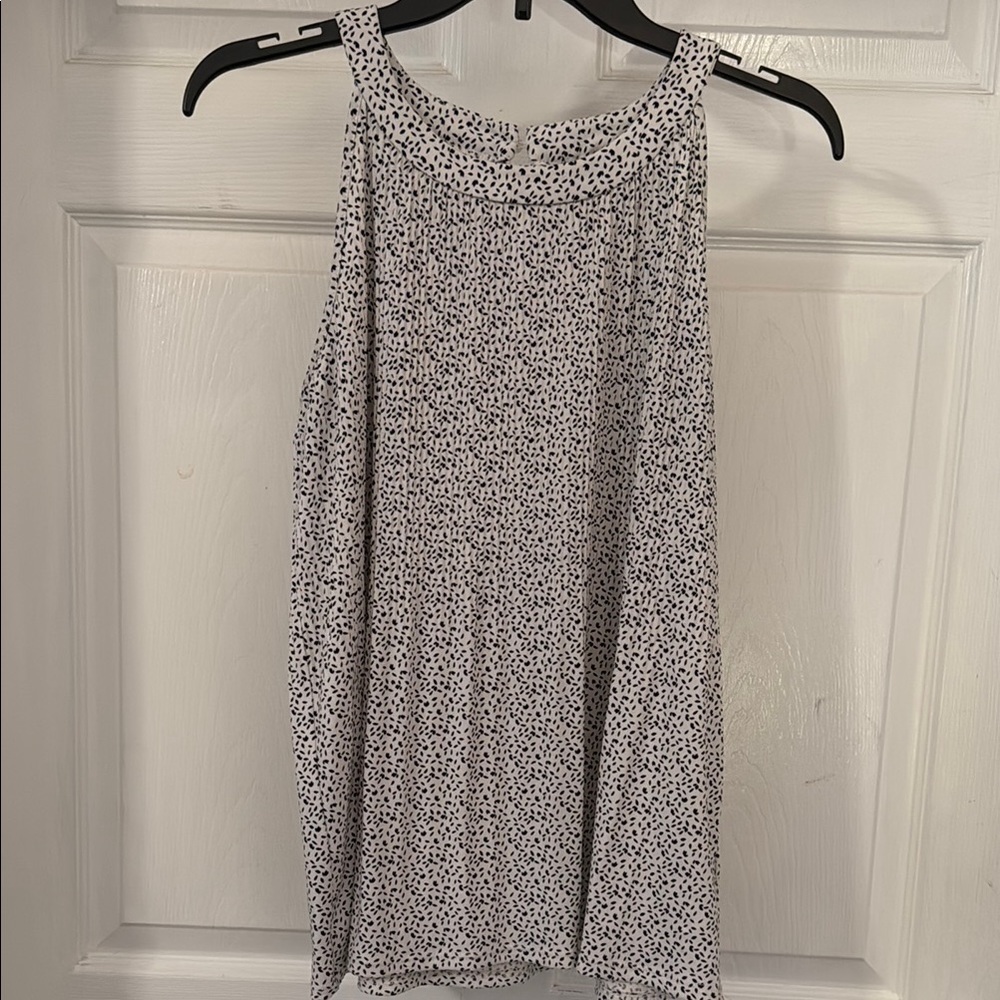 Adrianna Papell Black and White Patterned Sleeveless Blouse